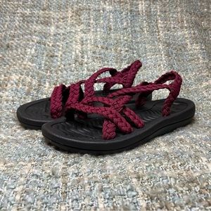 MEGNYA Women's Comfortable Walking Sandals with Arch Support in Bordeaux
